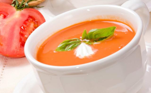 ”شهية ومغذية”.. إليك خطوات تحضير شوربة الطماطم