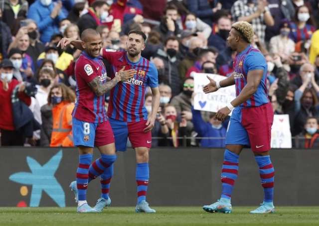 الدوري الإسباني| أوباميانج يقود هجوم برشلونة أمام فالنسيا