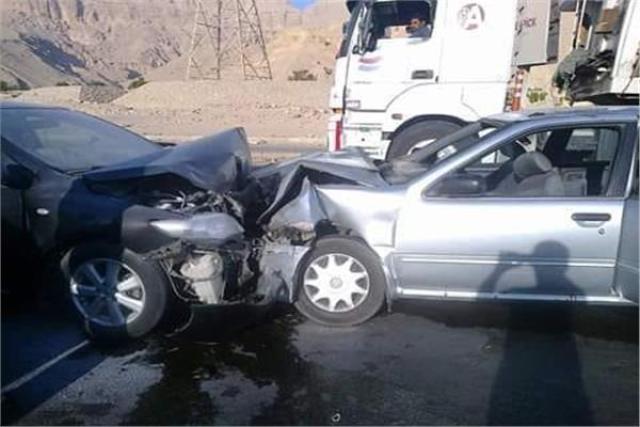 صورة لحادث تصادم سيارتين