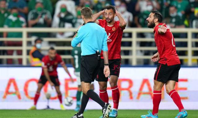 فيفا يعلن طاقم تحكيم مباراة الأهلي والهلال السعودي في مونديال الأندية