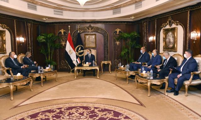وزير الداخلية يبحث التحديات الأمنية مع أمين مجلس وزراء الداخلية العرب