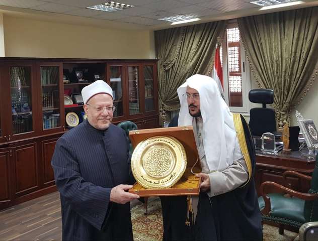 وزير الشئون الإسلامية السعودي يزور مفتي الجمهورية