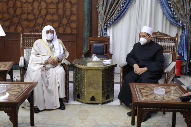 شيخ الأزهر يلتقي وزير الضشئون الإسلامية السعودي