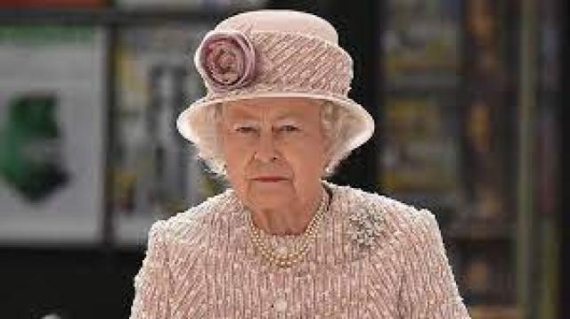 ملكة بريطانيا إليزابيث الثانية 