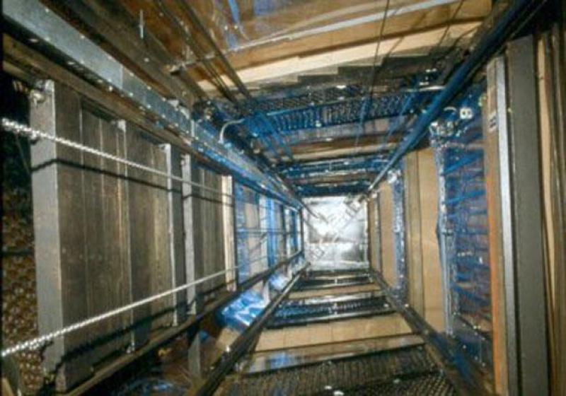 مأساة تنتهي بجثة داخل كابينة مصعد بالشيخ زايد