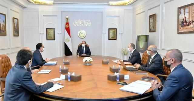 الرئيس السيسي يتابع الموقف التنفيذي لصناعة السيارات الكهربائية في مصر