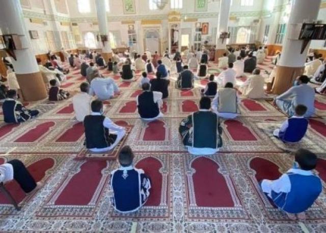 إلغاء شرط التباعد بين المصلين في مساجد ليبيا
