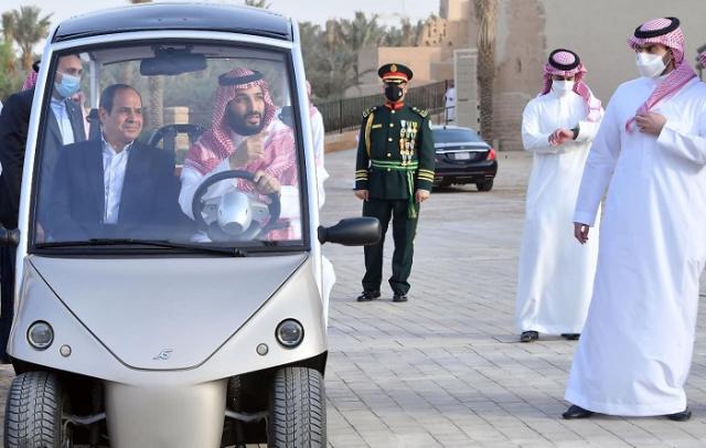 الرئيس السيسي في جولة تفقدية مع ولي العهد السعودي