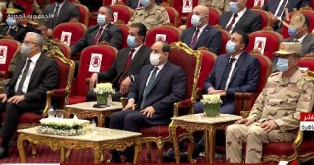 الرئيس السيسي يشاهد فيلما تسجيليا بعنوان «بطل بيسلم بطل»