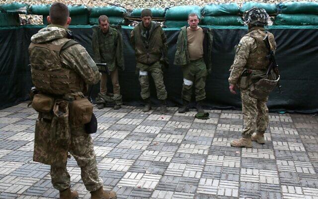 الجيش الروسي يقر بوقوع مجندين أسرى في يد الجيش الأوكراني