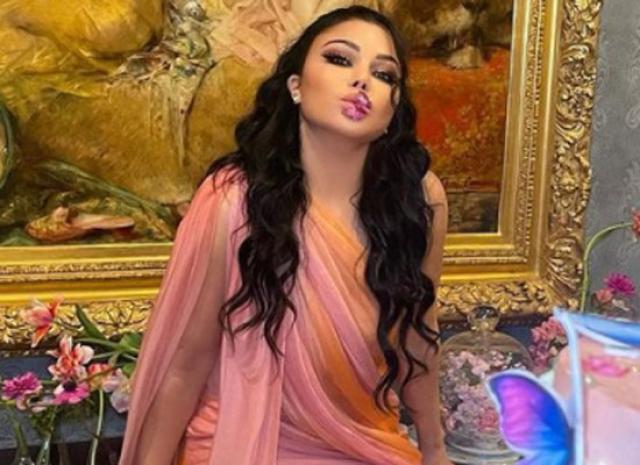 هكذا احتفلت الفنانة هيفاء وهبي بعيد ميلادها.. وهذا عمرها