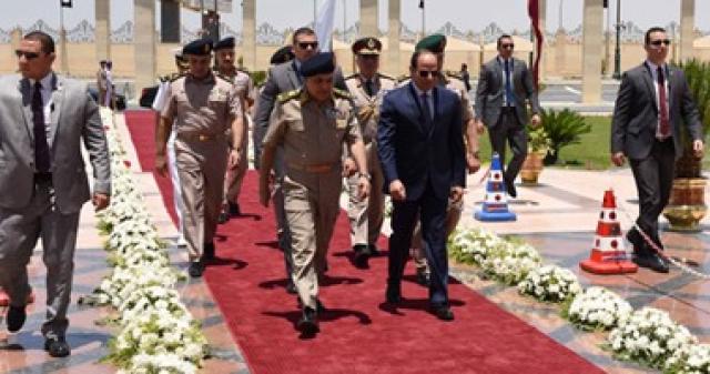 الرئيس يغادر مسجد المشير طنطاوى