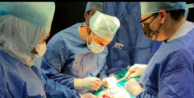 إجراء عملية تغيير مفصل لمريض 70 عام للمرة الأولي بمستشفي ديرب نجم المركزي