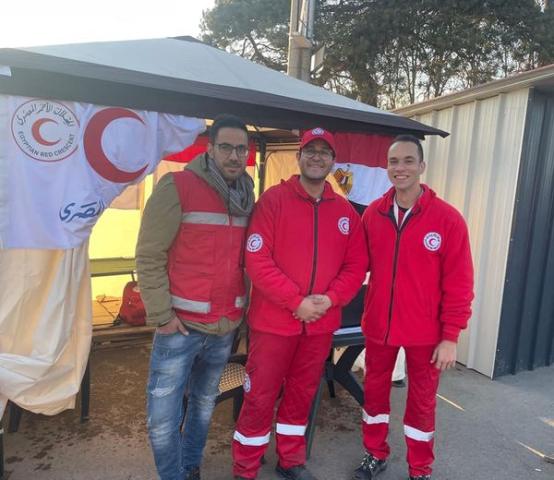  فريق الأغاثة  بالهلال الأحمر المصرى