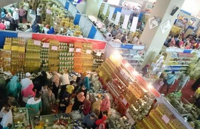 محافظ بورسعيد: زجاجة الزيت بـ6 جنيهات والبصل بجنيه في «أهلًا رمضان»