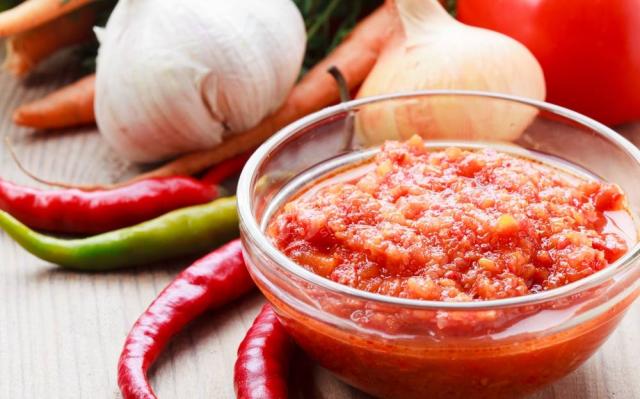طريقة تحضير صلصة الطماطم الحارة بوصفة فاطمة أبو حاتي