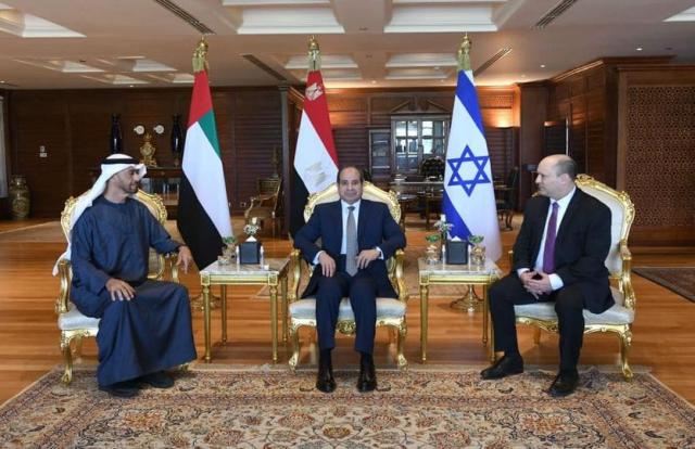 الرئيس السيسي وولي عهد أبو ظبي ورئيس وزراء اسرئيل