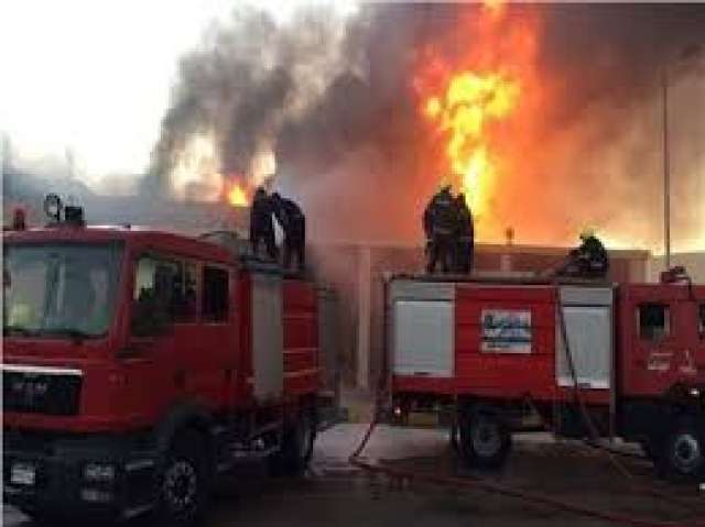 إخماد حريق مصنع أدوات كهربائية بمدينة بدر