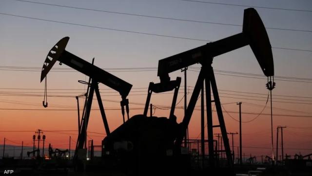 أويل برايس: ارتفاع أسعار النفط قد يؤدي إلى ركود عالمي
