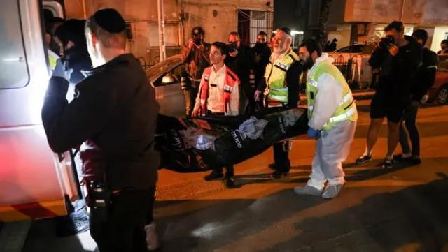 عاجل | تعطل الحياة وسط تل أبيب بعد مقتل وإصابة 10 إسرائيليين في إطلاق نار