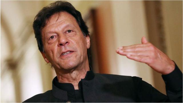 رئيس الوزراء الباكستاني يواجه العزل من منصبه