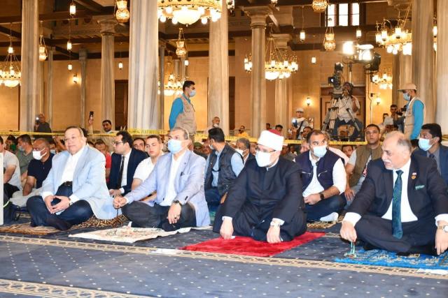 وزير الأوقاف خلال خطبة الجمعة بمسجد الإمام الحسين بن علي