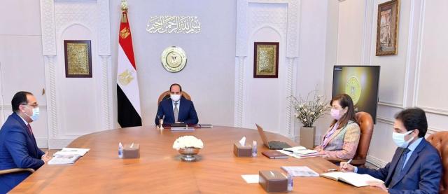الرئيس السيسي مع رئيس الوزراء ووزيرة التخطيط