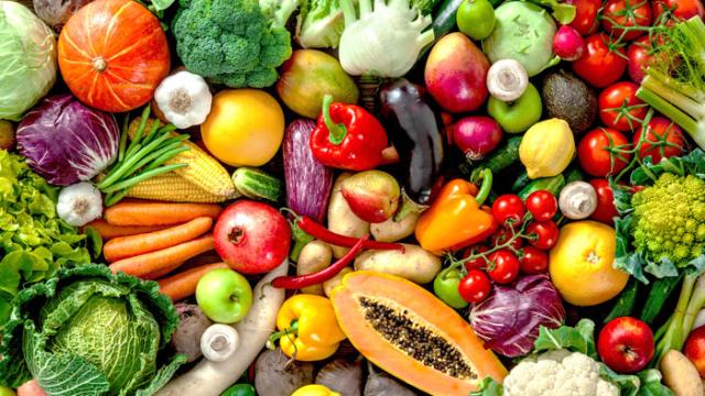 اليوم.. انخفاض طفيف في أسعار الخضروات والفاكهة بمنافذ المجمعات الاستهلاكية