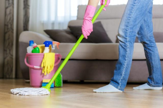 بخطوات بسيطة.. يمكنك تنظيف منزلك بسهولة قبل العيد