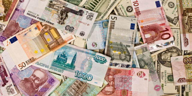 ارتفاع سعر الروبل الروسي أمام الدولار واليورو رغم الفائدة الأمريكية