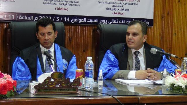 وزير الشباب يناقش رسالة علمية عن الفرص التسويقية بجامعة المنيا