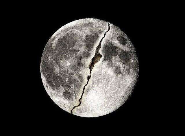 حقيقة انشقاق القمر