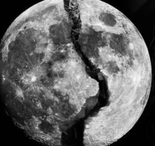 انشقاق القمر