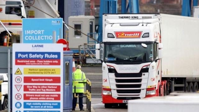 الاتحاد الأوروبي يحذر المملكة المتحدة من تغيير اتفاق التجارة مع أيرلندا الشمالية