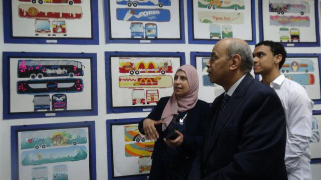 رئيس جامعة المنيا يفتتح المعرض السنوي الثالث لطلاب قسم الديكور بـ«الفنون الجميلة»
