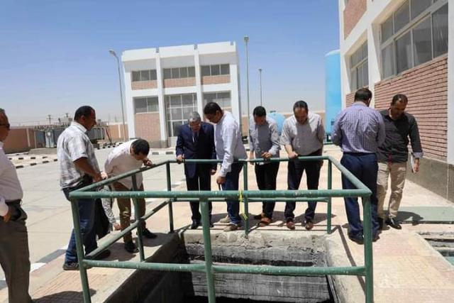 محافظ المنيا يتفقد محطة معالجة الصرف الصحي بالصحراوي الغربي