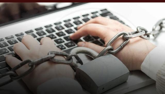خبير قانوني يكشف عقوبات جرائم الإنترنت والتجسس | خاص
