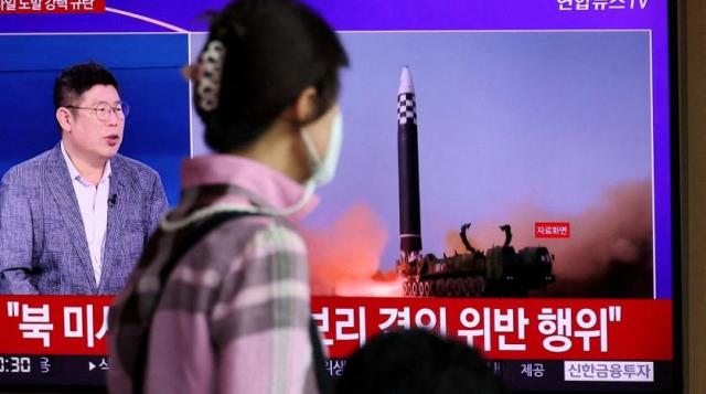 كوريا الشمالية تطلق وابلًا من الصواريخ البالستية العابرة للقارات