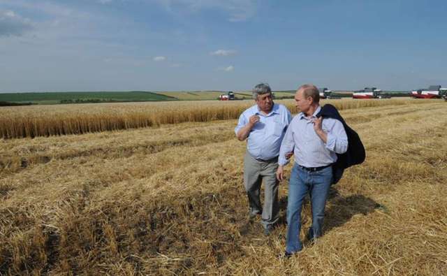وسط انتقادات دولية.. موسكو تلوم الغرب على التسبب في مشكلات تصدير الحبوب