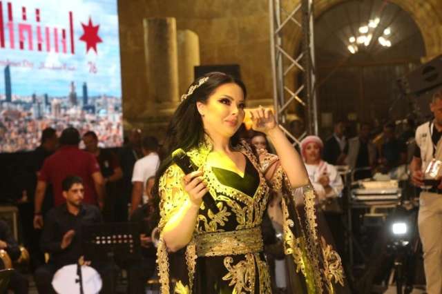 ديانا كرزون تبكي في حفلها بذكرى الاستقلال بالأردن