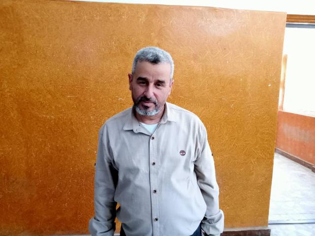 صورة لشقيق المجني علية عقب صدور الحكم 
