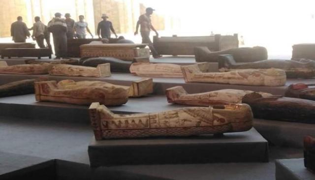 «الأعلى للآثار» عن اكتشاف 150 تمثالا: مصر لديها الموضة وأدوات التجميل منذ زمن بعيد