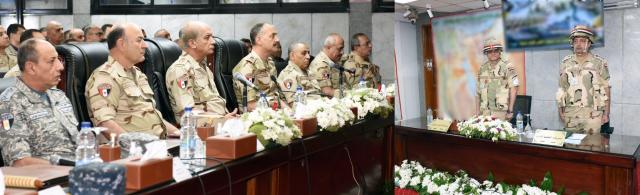 وزير الدفاع يشهد المرحلة الرئيسية لمشروع عمرو- 7 