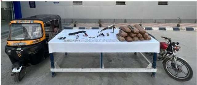 ضبط أسلحة نارية وبيضاء ومخدرات بحوزة 4 عناصر إجرامية في دمياط