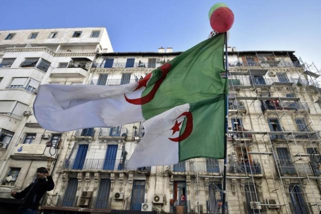 الجزائر تجمد التبادل التجاري مع إسبانيا