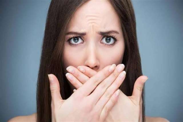 5 نصائح صحية للتخلص من رائحة الفم الكريهة