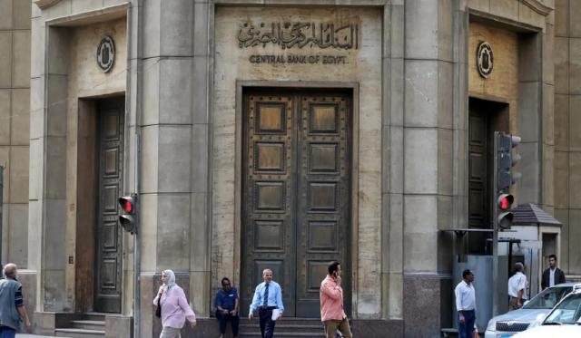 هل يرفع المركزي المصري سعر الفائدة؟.. خبير اقتصادي يحسم الجدل
