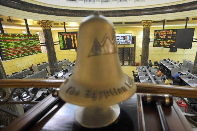 هبوط مؤشرات البورصة المصرية بمنتصف تعاملات جلسة اليوم