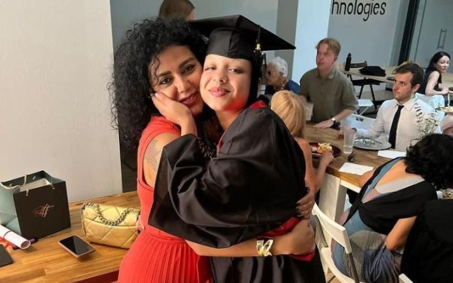 رانيا يوسف تحتفل بتخرج ابنتها في المدرسة: «أنجح بنوتة»