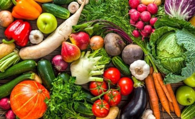 أسعار الخضروات والفاكهة بالأسواق اليوم الثلاثاء.. في متناول الجميع